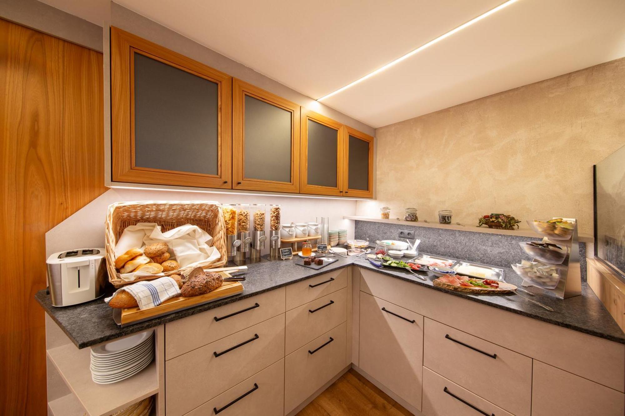 Hotel Garni Schoenblick Solden Ngoại thất bức ảnh
